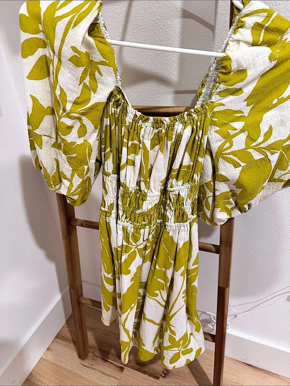 Maeve Floral Puff Sleeve Mini Dress in Green & White Size XS